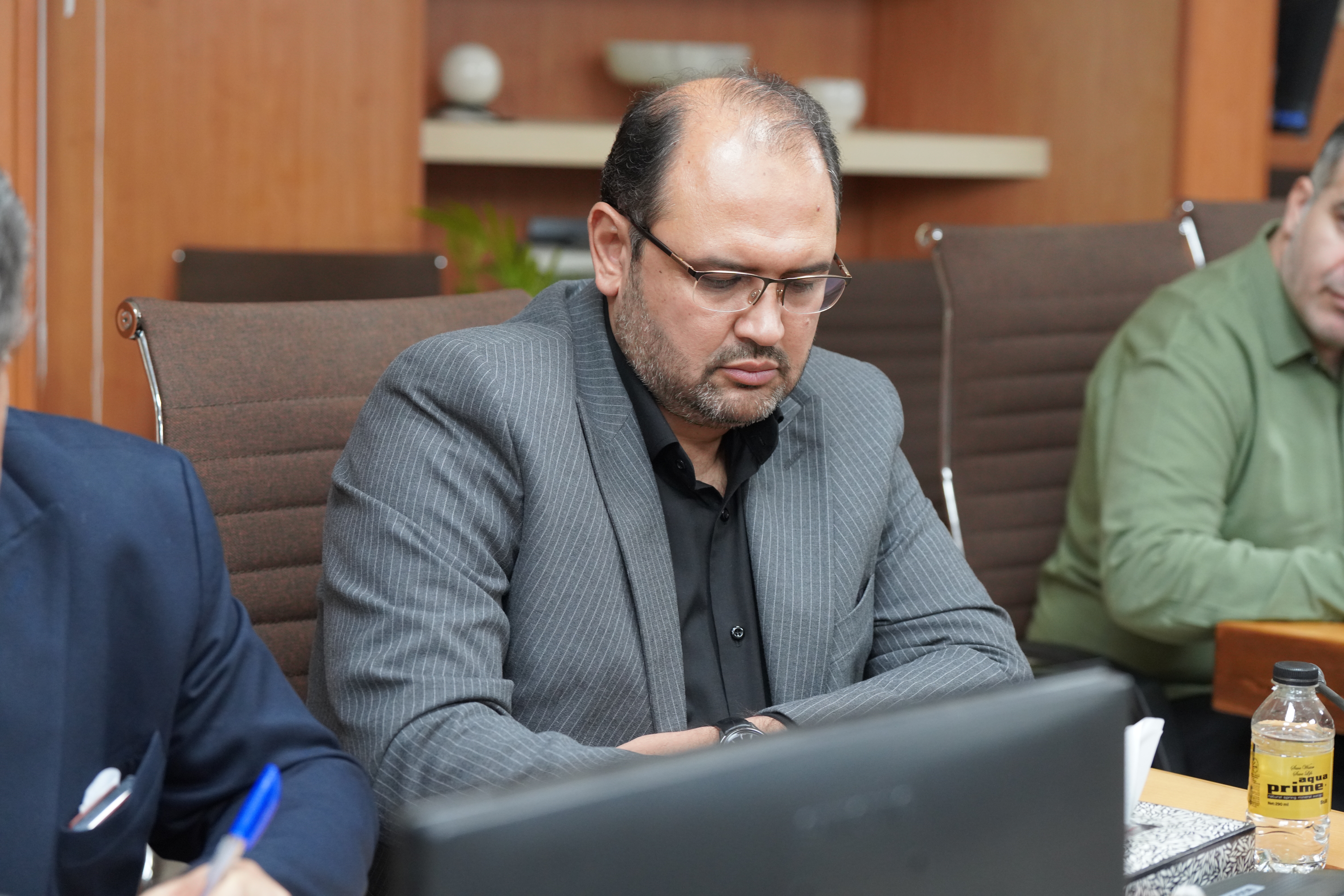 سخنرانی دکتر حسینی مدیرعامل شرکت در آخرین جلسه شورای مدیران سازمان اقتصادی کوثر سخنرانی دکتر حسینی مدیرعامل شرکت در آخرین جلسه شورای مدیران سازمان اقتصادی کوثر